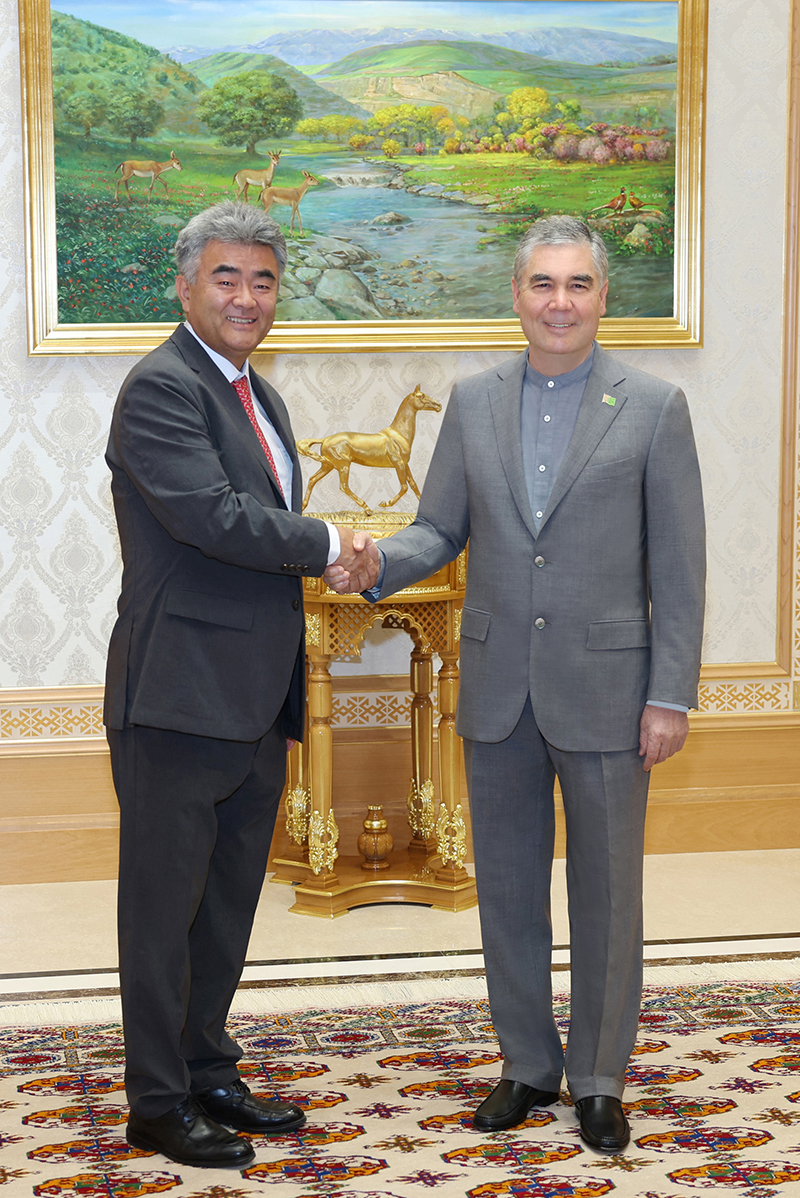 “Açyk gapylar” syýasatyna eýerip